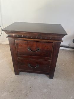 Pier 1 -Night Stand
