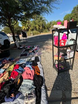 Nuevo yard sale