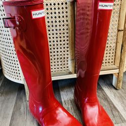Women’s Size 7 Tall Glossy Red Hunter Boots