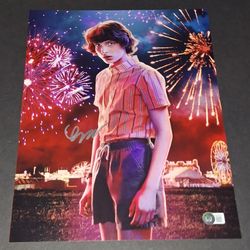 🔥 Finn Wolfhard autographed 11x14 Beckett Witness COA 🔥