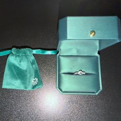 Sterling Silver Ring w/ Oval Cut Aquamarine Stone