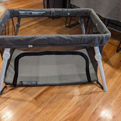 Guava Family Lotus Travel Crib