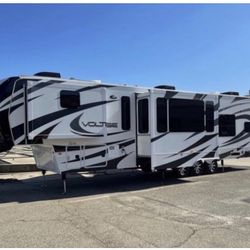 2013 Dutchmen Voltage V3905 Toyhauler !Truck For Sale Too!