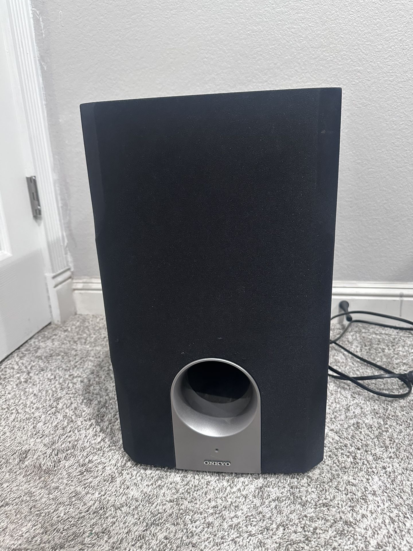 Onkyow SKW-204 Powered Subwoofer Speaker. 230 Watt