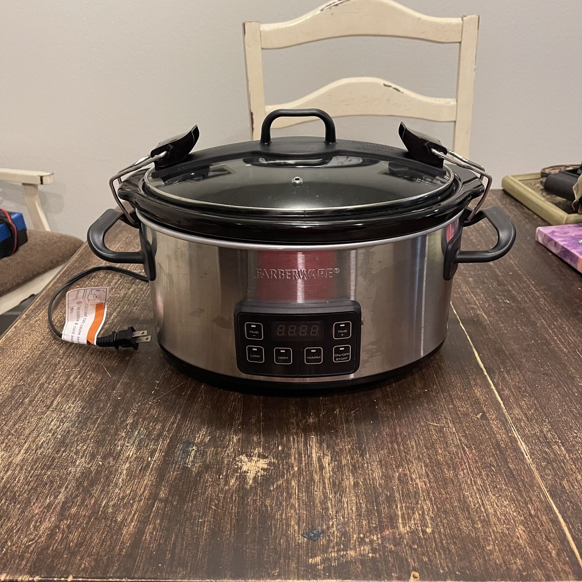 Fabreware 7 Quart Programmable Slow Cooker Crock Pot Locking Lid