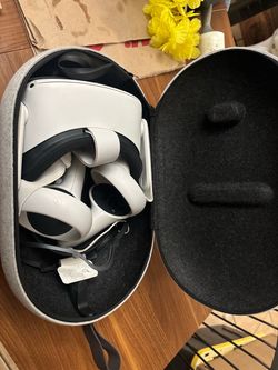 Barley used Meta Quest 2 VR Headset with Controllers and Case