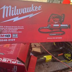 Milwaukee 2646-21CT M18 18-Volt Lithium-Ion Cordless 2-Speed Grease Gun Kit
