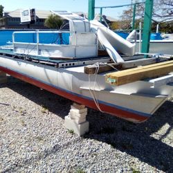 20 Ft Pontoon Boat No Motor Or Trailer ! Make A Good House Boat Or Crane Barrage Come  Get It For $400 