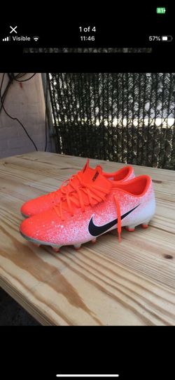 Soccer shoes