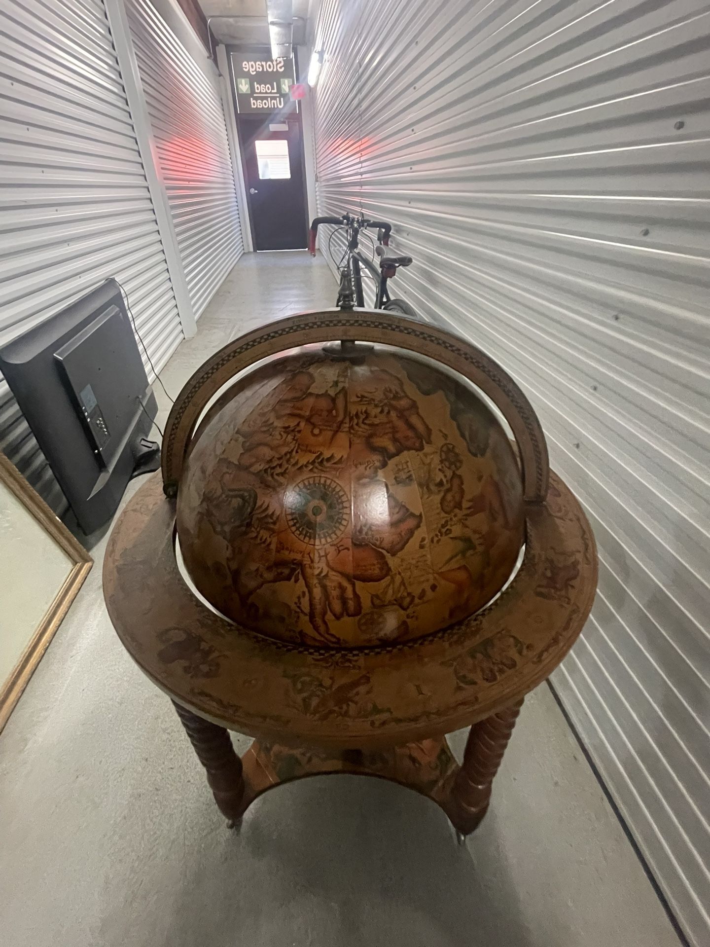 Globe Liquor cabinet