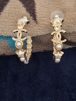 Channel earrings