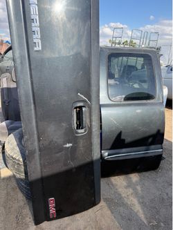 2005 GMC sierra tailgate $150