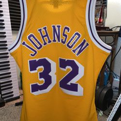 Magic Johnson Vintage Lakers Jersey (Men’s S)