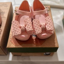 Mini Melissa size 6