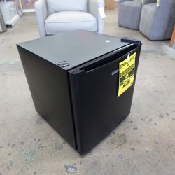 Galanz 1.7 Cu Ft Single‑Door Mini Fridge – Black