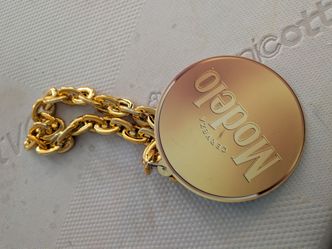 Oversized Modelo gold chain necklace