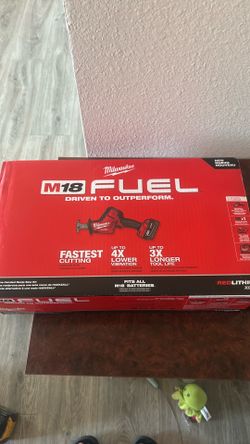 Milwaukee Fuel Hackzall whit charger and XC5.0 battery