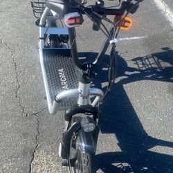 Caroma Peak E-scooter