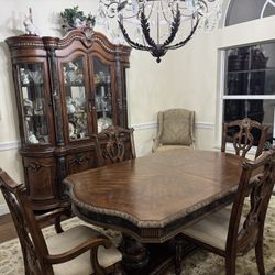  Stately Dining Room Set 