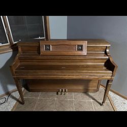 Medium Size Grand Piano 