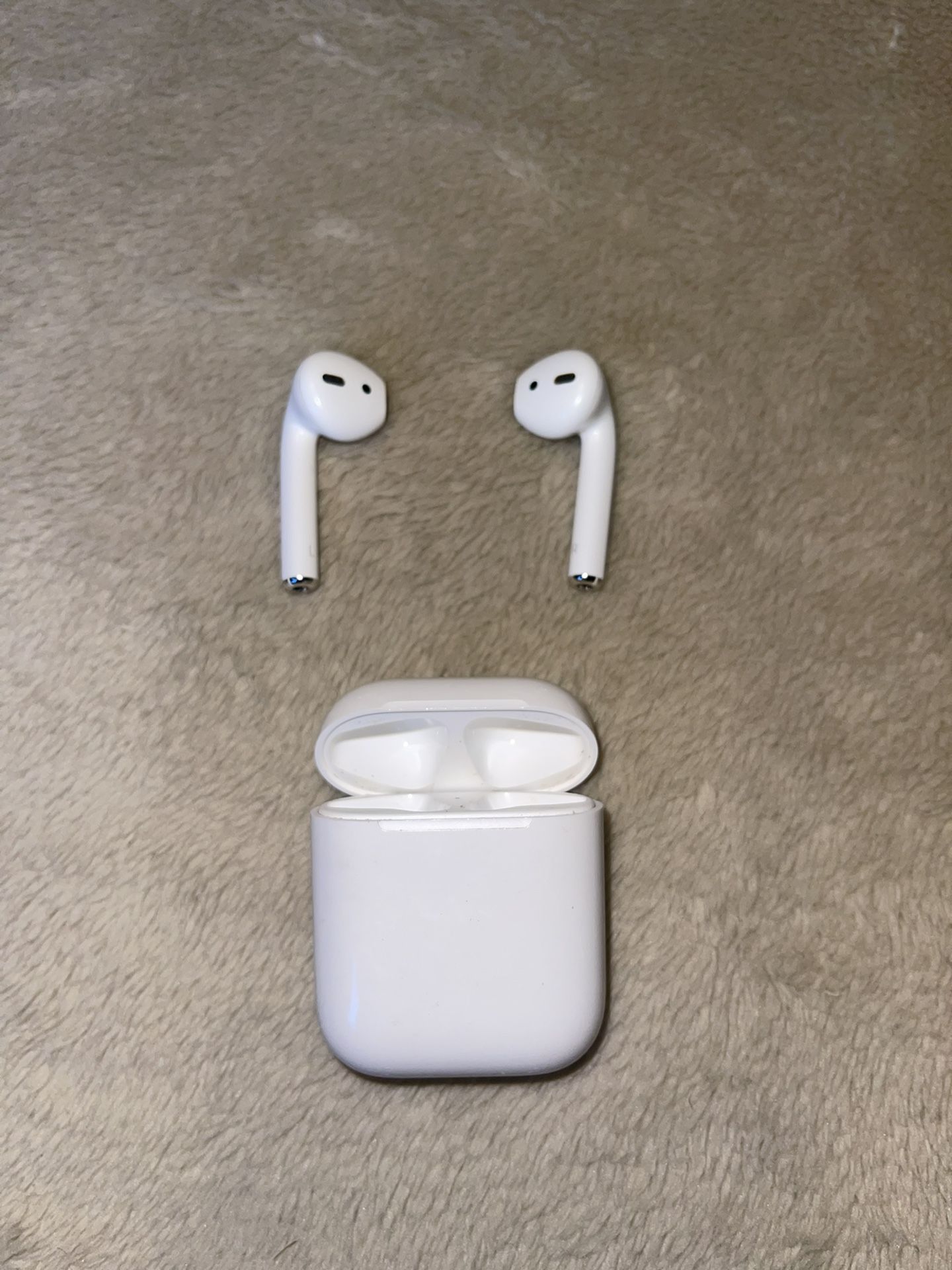 Airpods (1st gen)