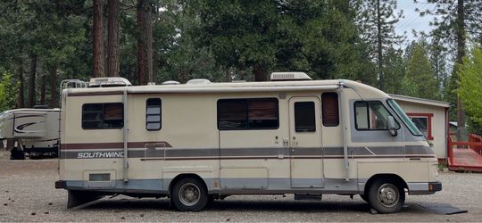 Southwind fleetwood rv w ac Onan generator pink slip