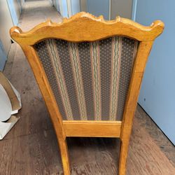 6 - Dining Room Chairs. Like New Condition. Has A Matching Dining Table And Buffet Server If Interested.