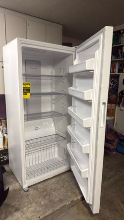 Fridgedaire 18 Cubic Foot Frostfree Freezer