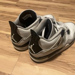 Jordan 4s