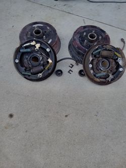 1970  mustang  front drum brakes, with drums