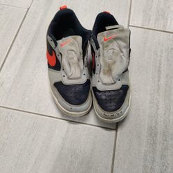 Boys Nike Tennis Shoes Size 4.5