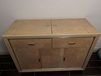 Bar Dresser