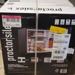 Proctor Silex Mini Fridge