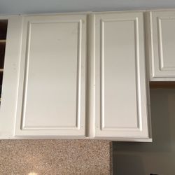 White 42 in Cabinets Upper And bottom 