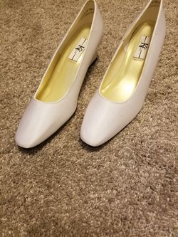 Dyeable shoes size 9