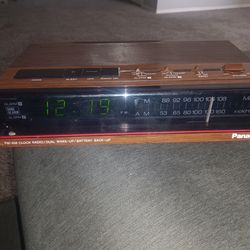 Panasonic RC-6080 vintage alarm clock radio