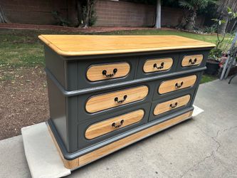 DRESSER