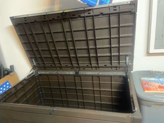 Pool cushions storage