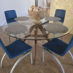 Round Dining table