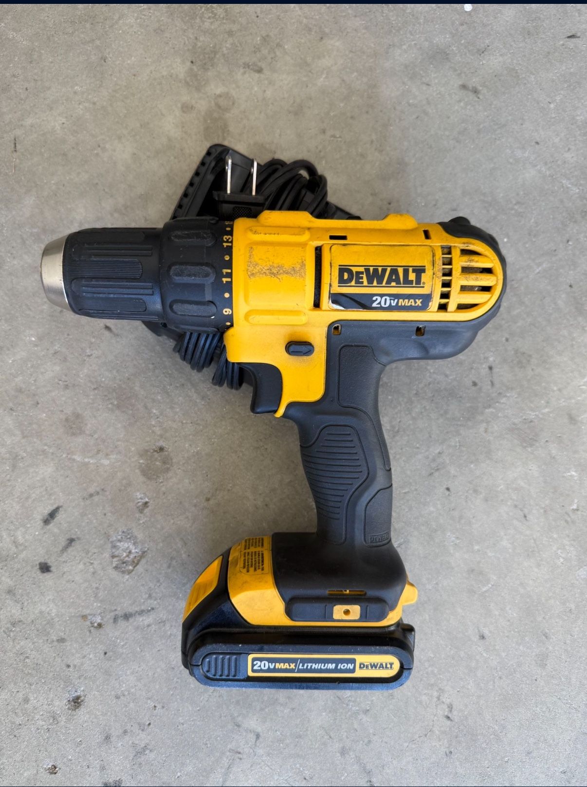 Dewalt 20v Max Drill With Battery And Charger