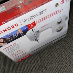 Singer Sewing Machine 