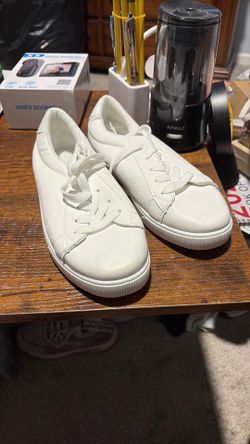 Men’s white sneakers