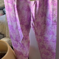 NEW Small And Medium Leggings ONLY $ 2 Each 🍀