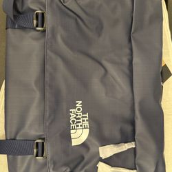 The North Face Navy Shady Blue Base Camp Voyager Ripstop Messenger Bag TNF-169