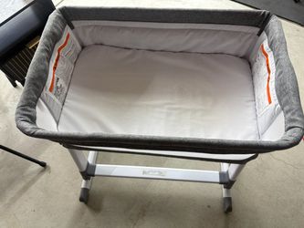 Simmons baby bassinet