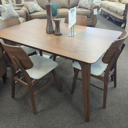 TABLE AND 4 CHAIRS NEW 