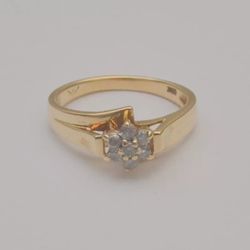 Yellow gold diamond Flower Cluster ring in 10k Size 7 - 7.25