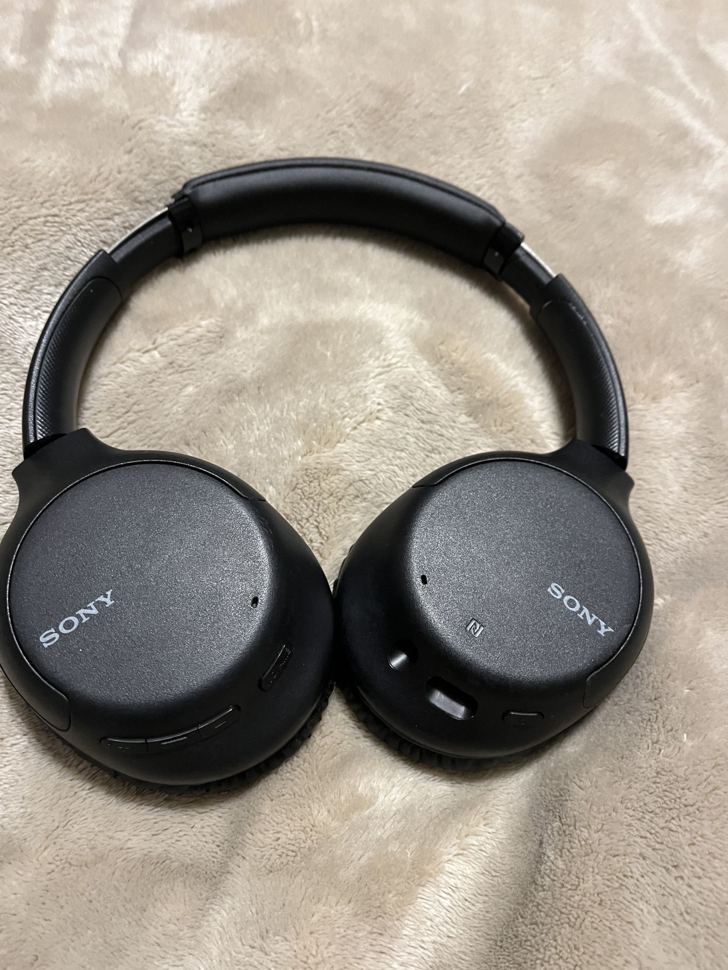 Sony Noise Cancelling  Over The Ear Headphones Wireless