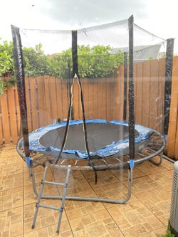 8 FT Trampoline