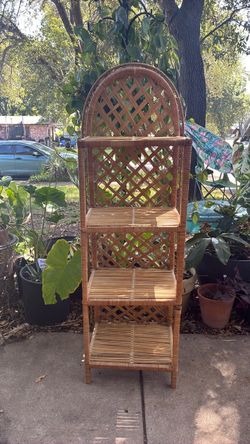 Wicker shelf